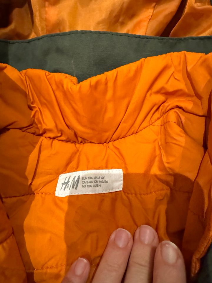 H&M Dufflecoat Jacke olivgrün Gr. 104 in Germaringen