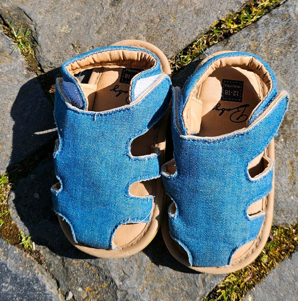 Sandalen Größe 20 fürs alter zwischen 12 bis 18 Monaten in Geisa