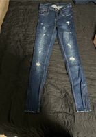 Dunkelblaue Jeans mit Löchern von Zara Bayern - Oberasbach Vorschau
