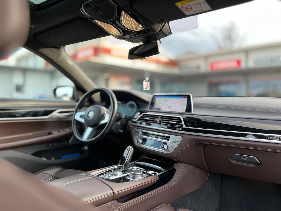 BMW 750Ld xDrive M-Paket/Panorama Sky Lounge/Fond TV in Gifhorn