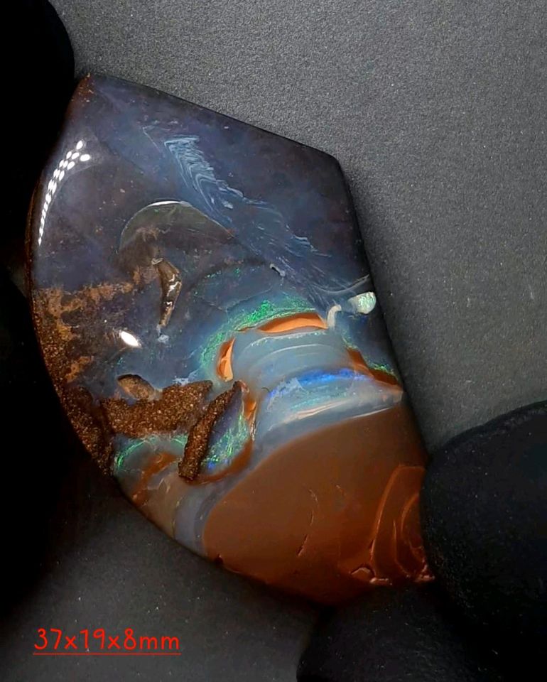 Boulder Opal Australien in Großschirma