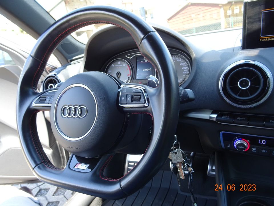 Audi S3 Sportback 2.0 TFSI Sportback 8V in Adenau