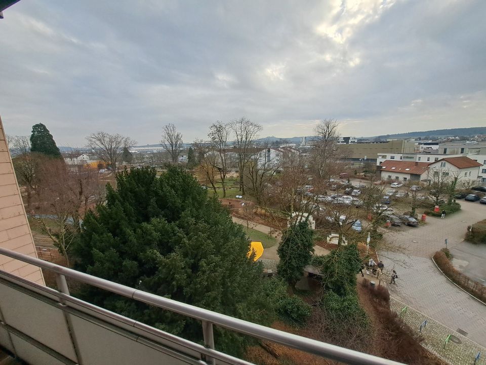 Modernisierte 5-Zimmer Wohnung mit Balkon,Fahrstuhl und wunderschönen Ausblick in Sinsheim