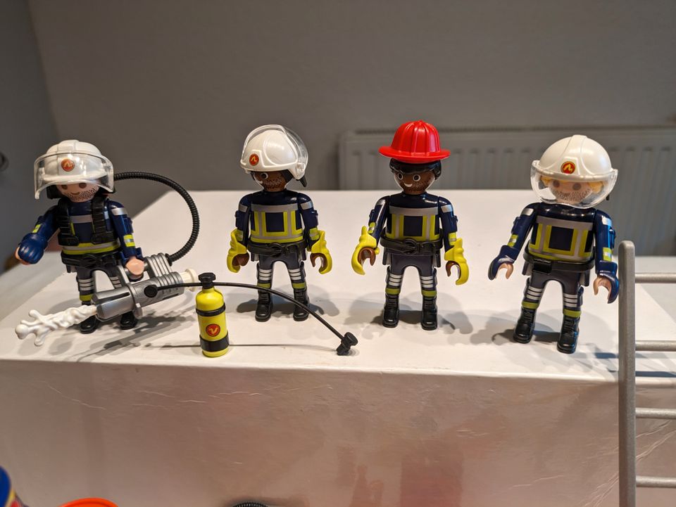 Playmobil Feuerwehr -kleine Fahrzeuge, -Löschsachen,-Kleinteile in Steinach