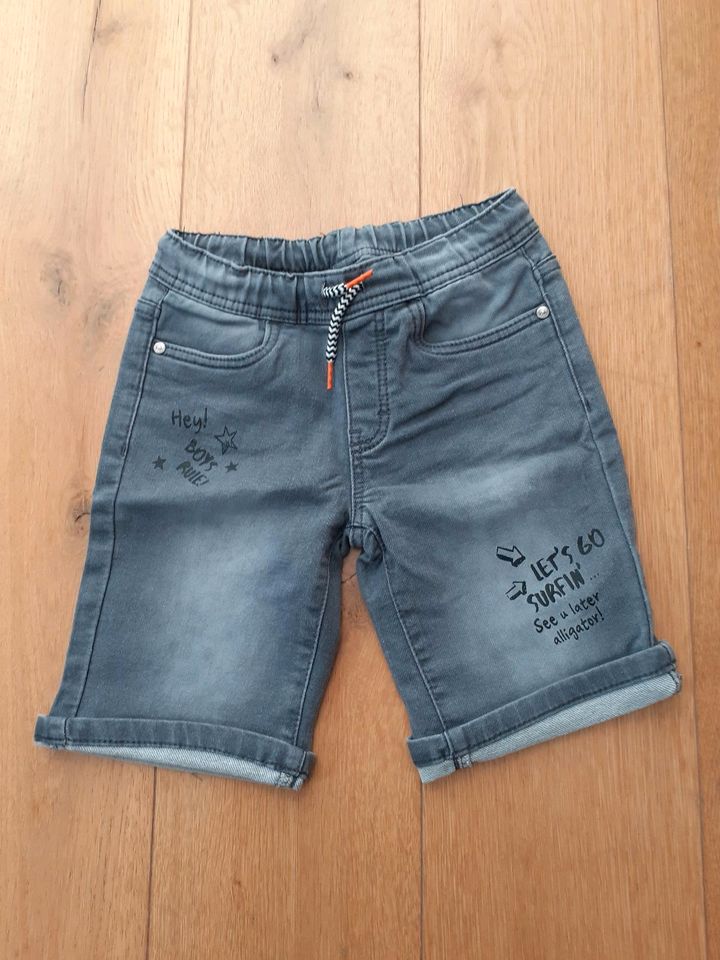 Kurze Hose, Shorts, Jeans Gr. 122 in Eckernförde