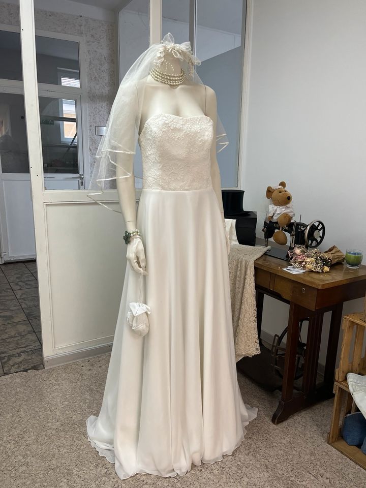 Hochzeitskleid „Hiacynt“ NEU in Gießen