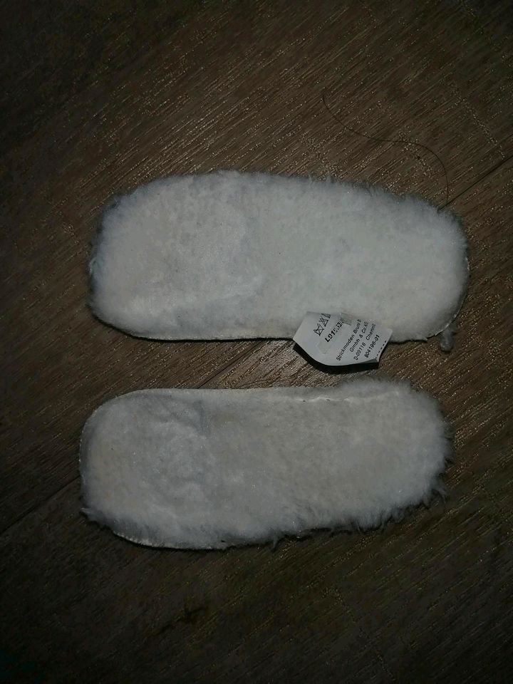 Maximo Baby/Krabbel-Schuhe braun flauschig ca. Größe 13 in Hamburg