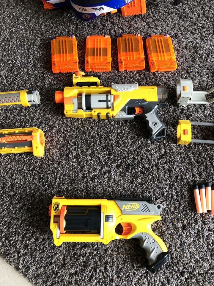 Nerf Sortiment mit Magazinen und Munition für alle Waffen in Sprockhövel