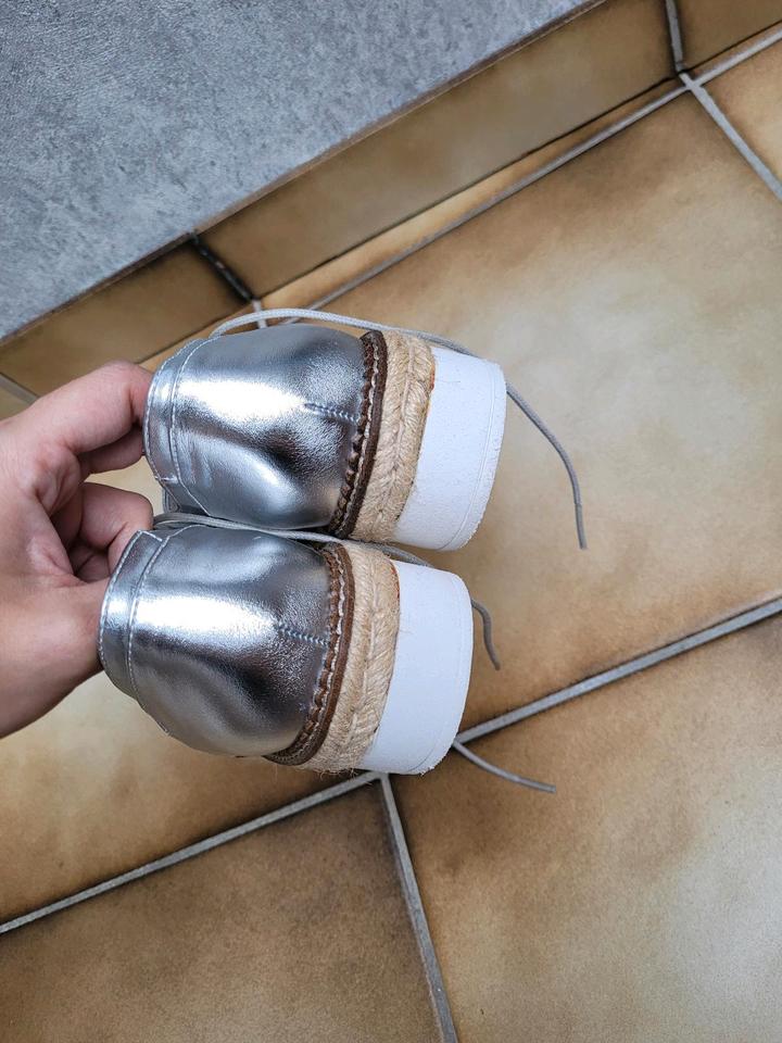 Tamaris Sneaker Gr. 38 39 silber glänzend grau Turnschuhe in Witten