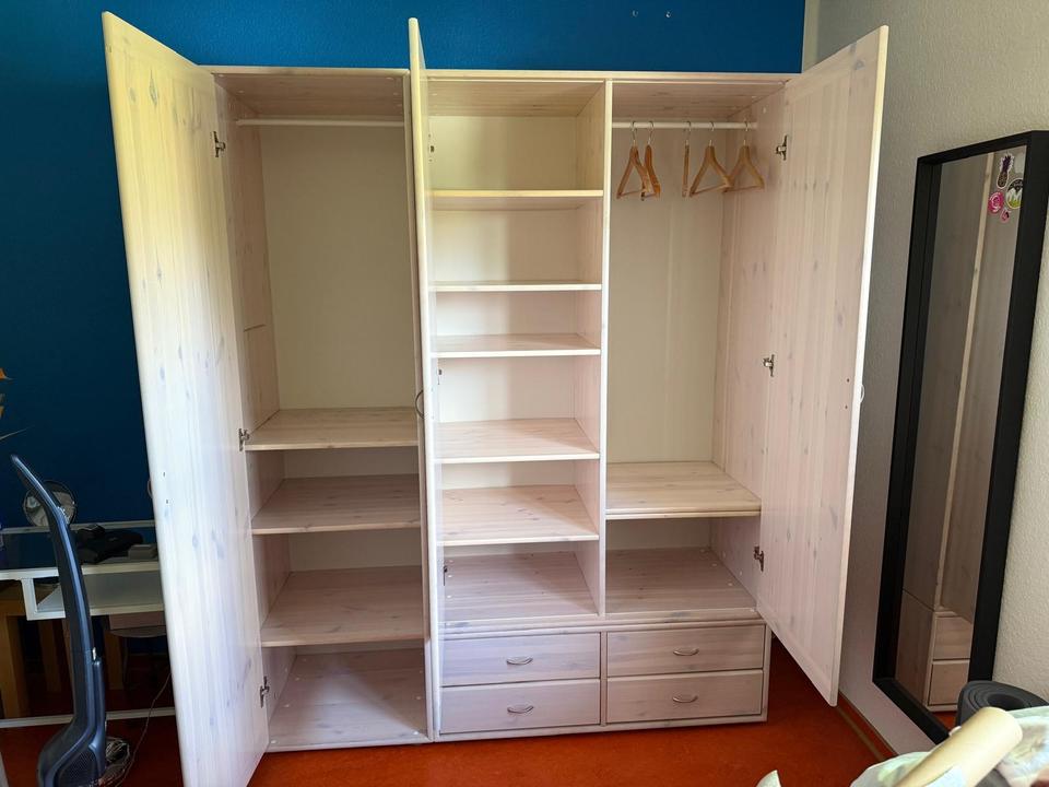 Ikea Schrank, weiß in Hessen Herborn kleinanzeigen.de