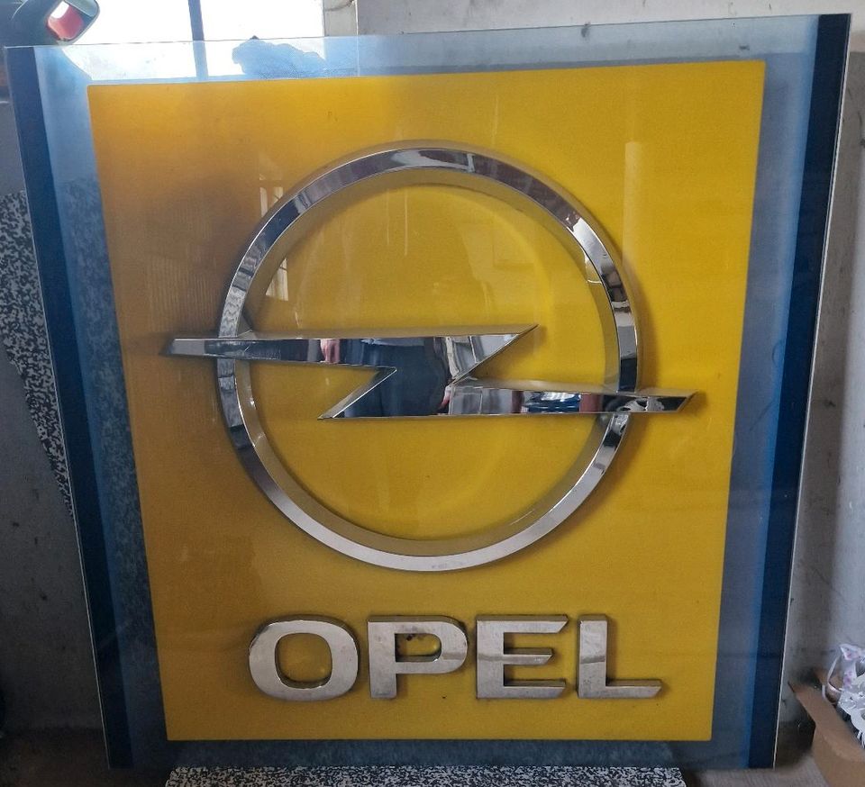 Werbeschild von Opel aus Sicherheitsglas in Burg (Dithmarschen)