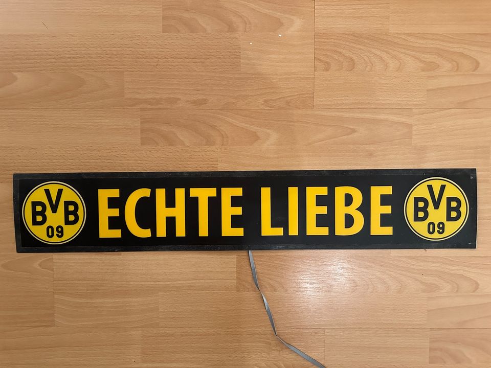 Fan Display Banner BVB Dortmund leuchtet in Monheim am Rhein