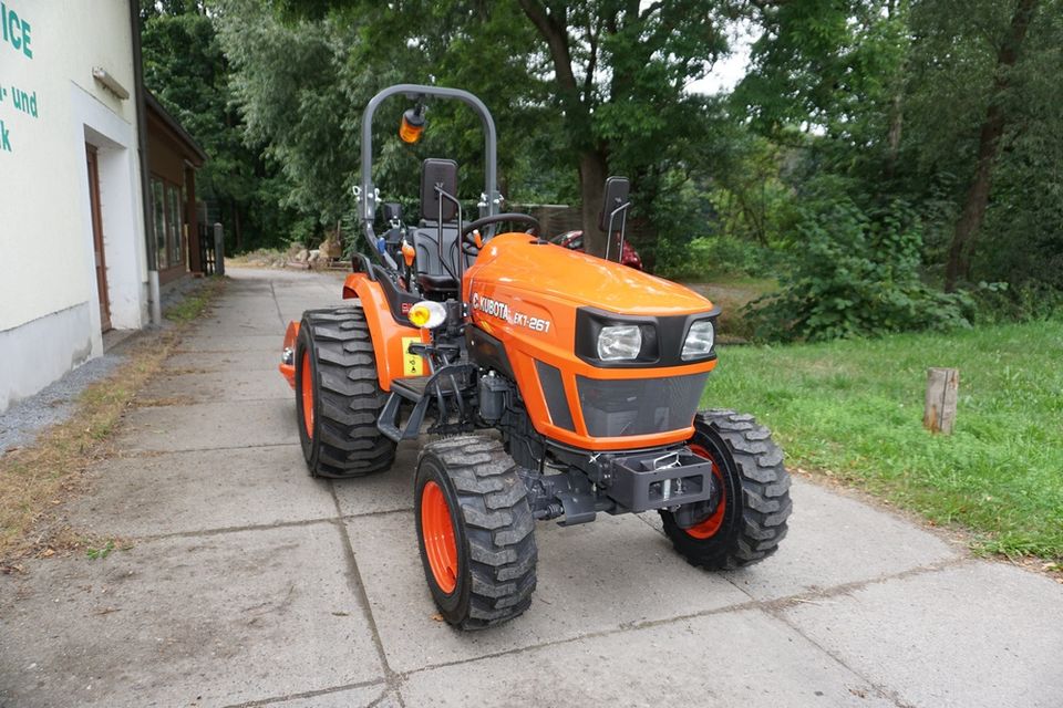 Kubota EK1-261 Allradtraktor mit Industriebereifung breit in Kreischa