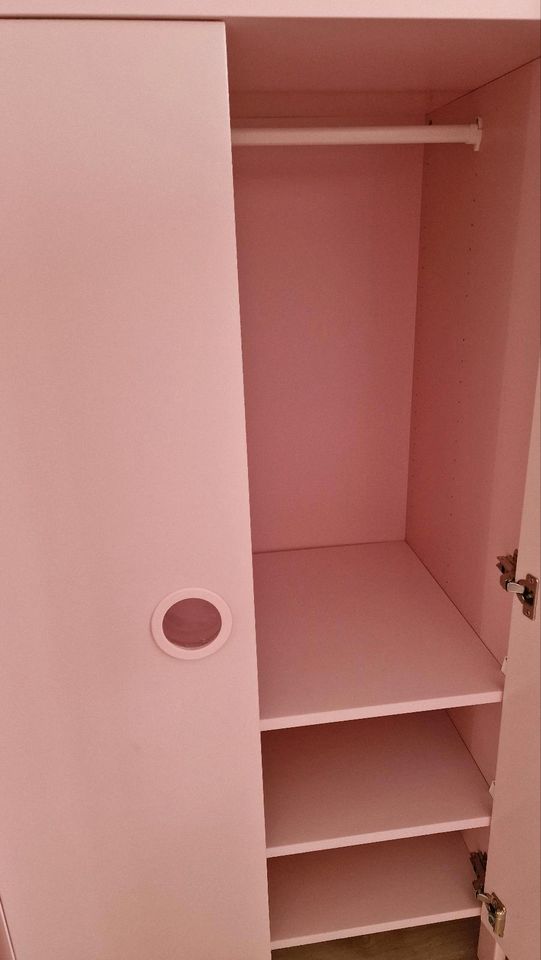 Ikea busunge Kleiderschrank rosa in Bad Oldesloe