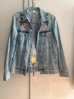 Jeansjacke mit Stickerei  Gr. 34 Sachsen-Anhalt - Barleben Vorschau