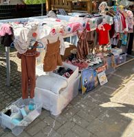 Diverse Kindersachen Kleider Bodys Shirts Hosen Schuhe Thüringen - Erfurt Vorschau