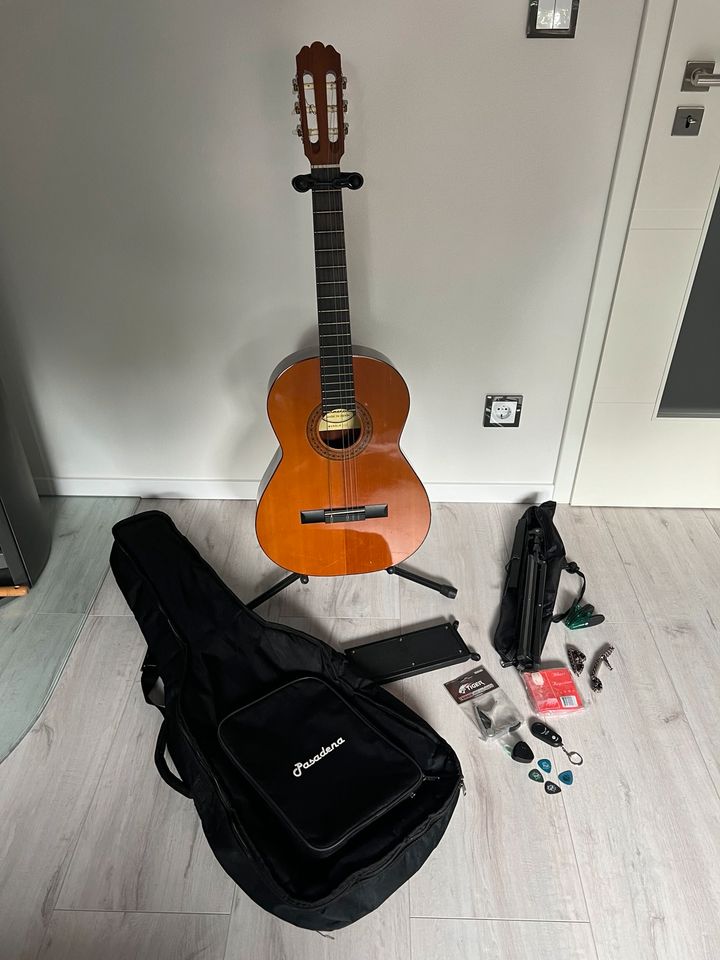 Carmencita Modelo 503 Gitarre Set in Haldensleben