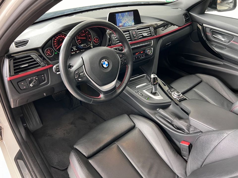 BMW 330d Touring AUT. SPORT LINE/NAVI/LEDER/PANO/ in Schönaich