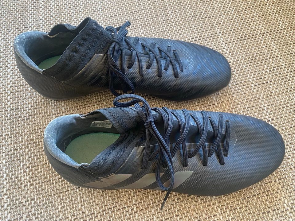 Fußball Stollenschuhe adidas Gr. 41 1/3, schwarz-grau, Top in Rainau