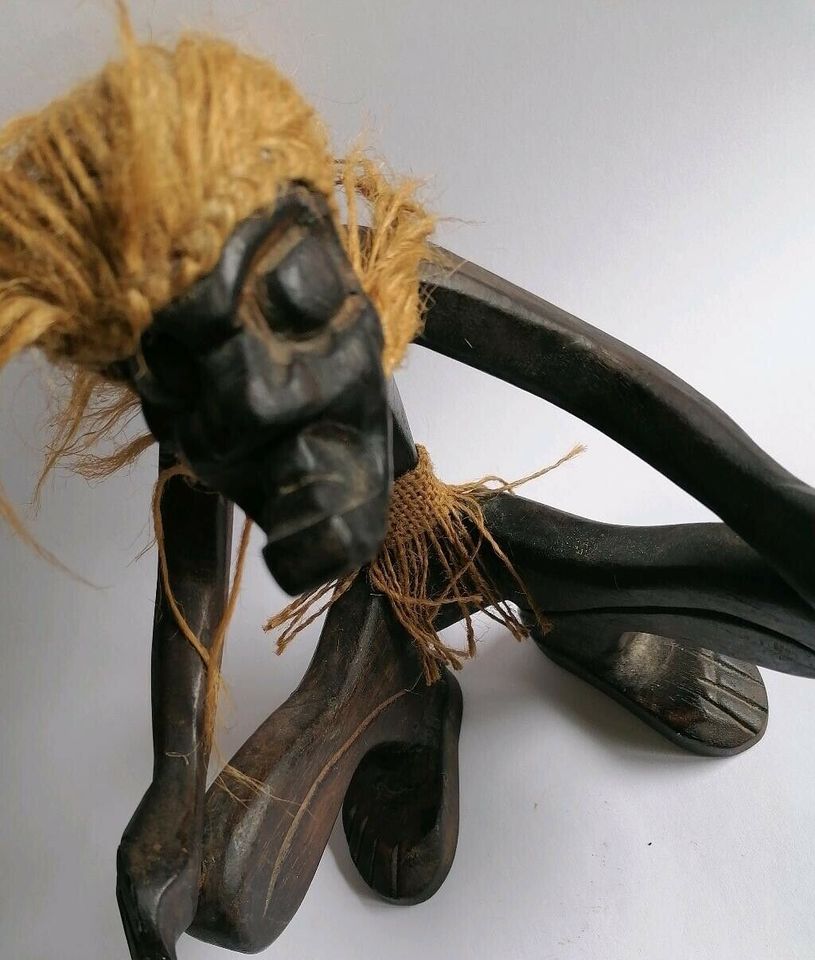 Afrika Ritual Figur Mensch geschnitzt aus Holz Wilder Geselle in Nottensdorf