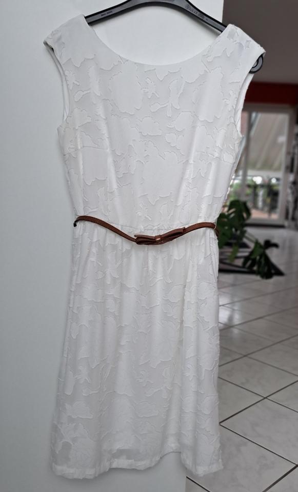Kleid, weiß, festl., Gr 38, florale Spitzendesign, gefüttert in Horbach