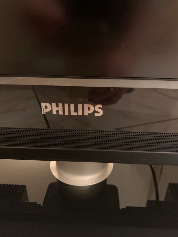 Fernseher Philips Diagonale 80 cm in Bad Schönborn