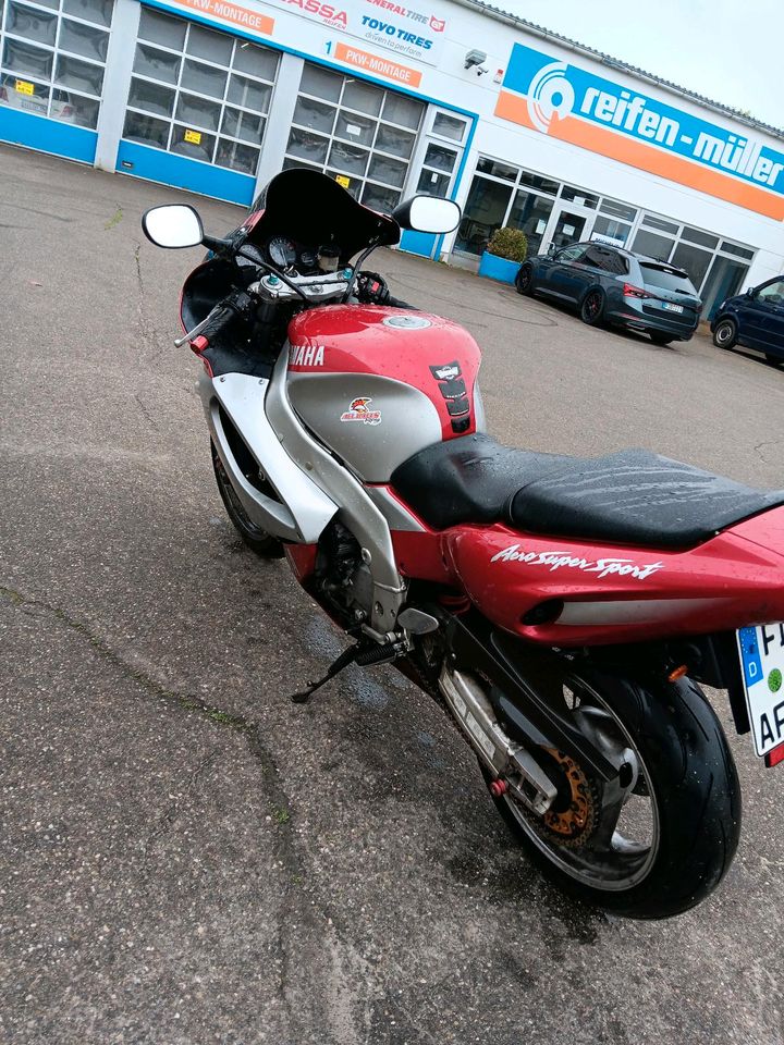 Yamaha thunderace 1000r in Friedberg