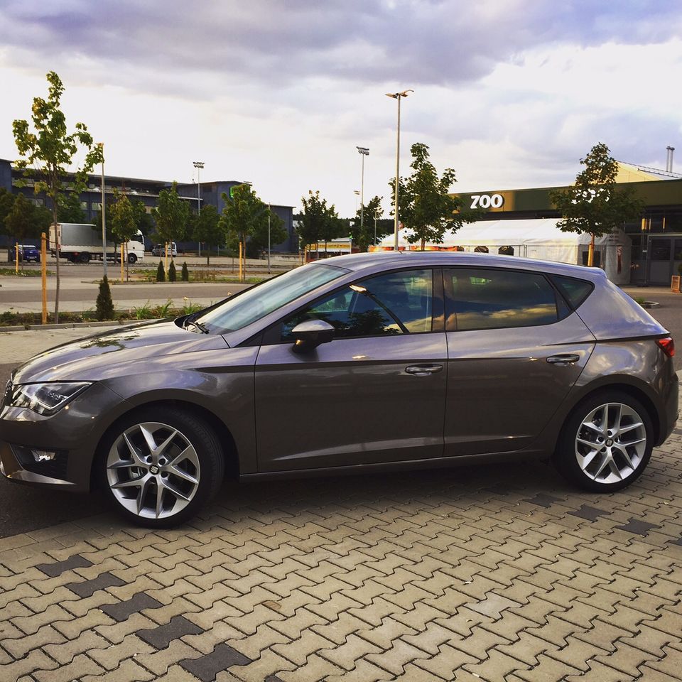 Seat Leon FR 125 ps / 92kw 1.4TSI Benzin limousine grau metallic in Neu Ulm