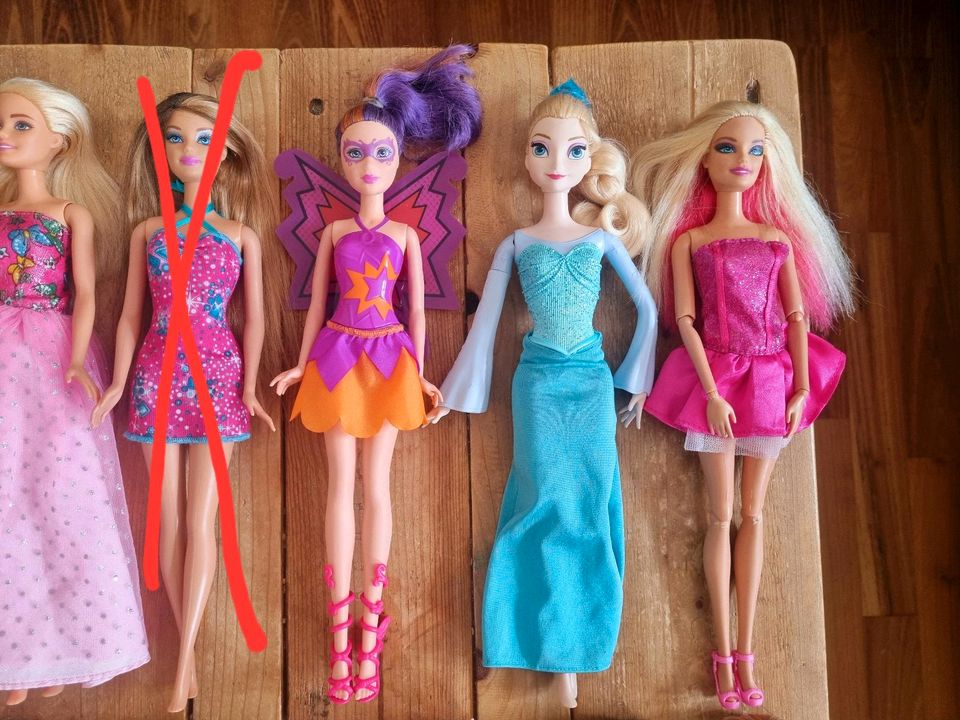 Viele Barbie Puppen von Mattel in Berlin