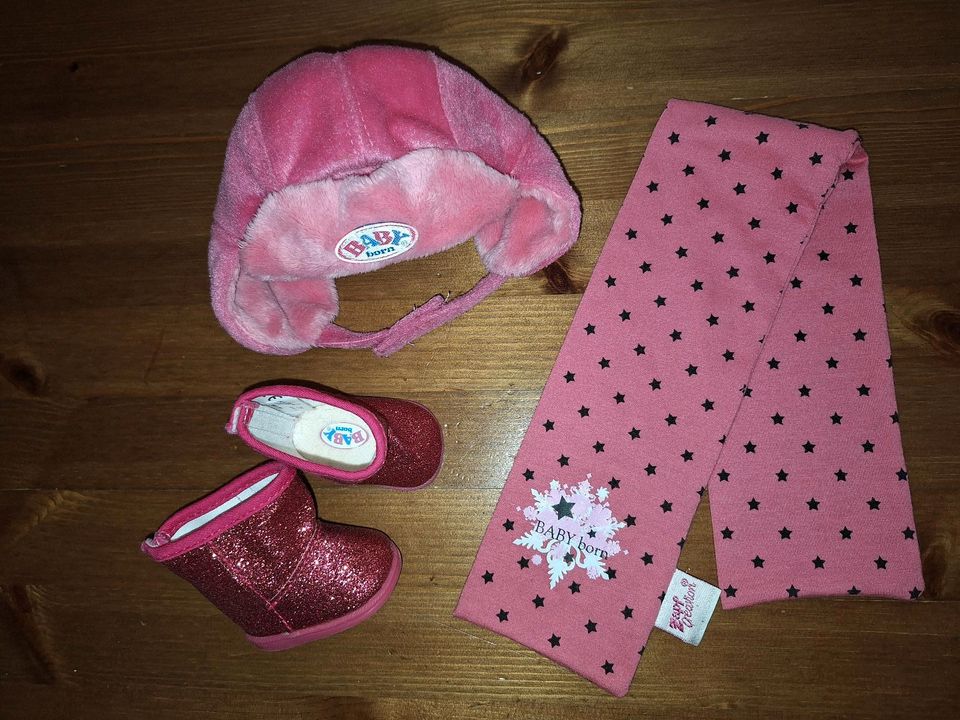 Baby Born "Winter-Accessoires" Mütze Schal Glitzer-Stiefel in Hamburg