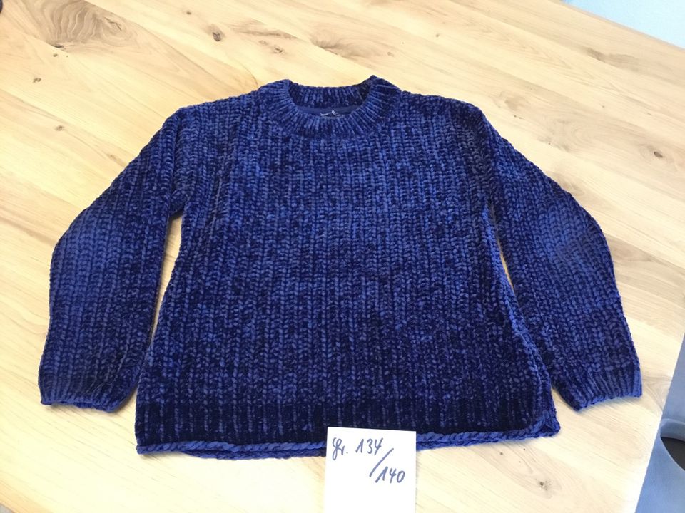 Kuscheliger dunkelblauer Langarm Pullover, Größe 134/140 Unisex in Georgsmarienhütte