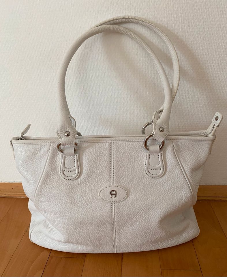 Aigner Handtasche in Wyk