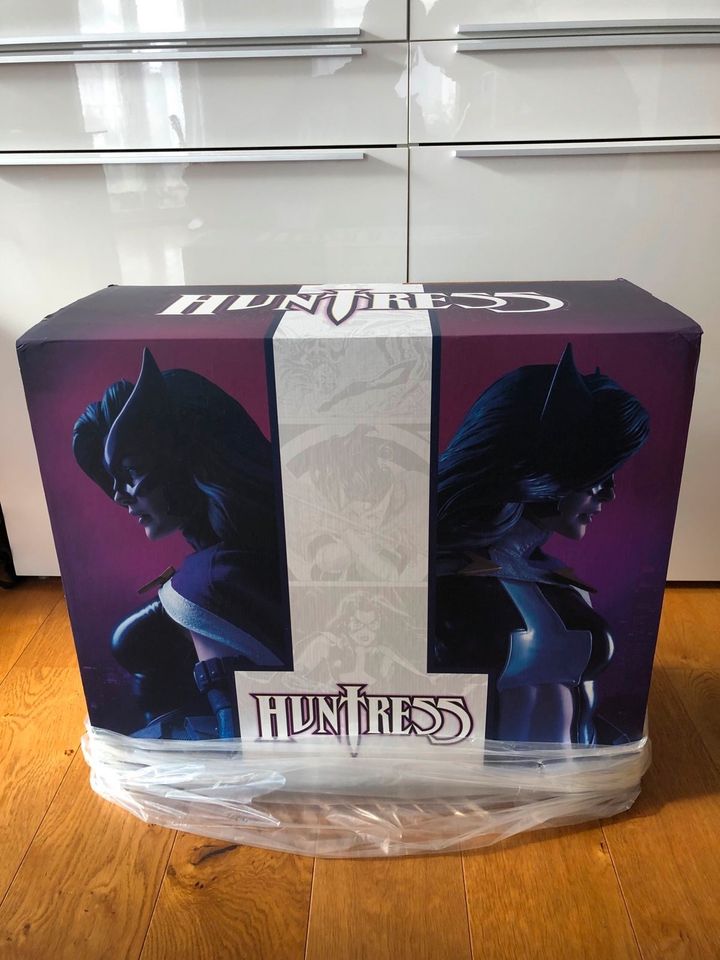 Huntress - Sideshow Premium Format Statue Exclusive 1/4 scale in Aachen