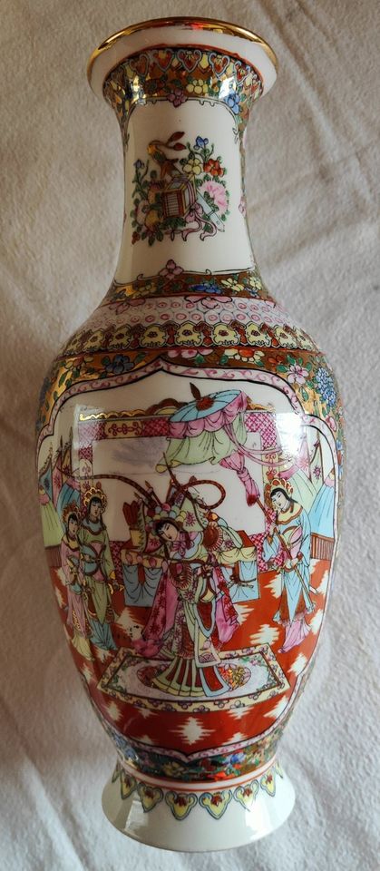 China Vase Porzellan m. Geisha Motiven bemalt 33 cm hoch – Deko - in Ehringshausen