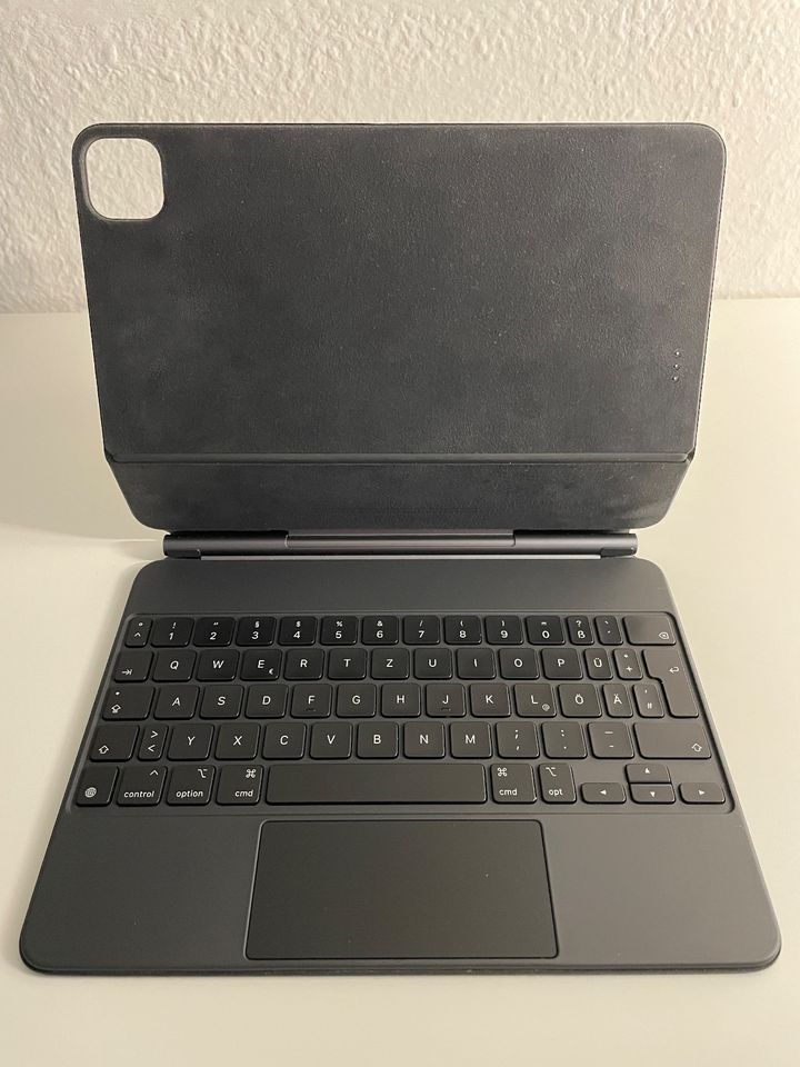 Ipad Pro 2 Gen 11 inch 128gb / Magic Keyboard / Apple Pencil in Borken