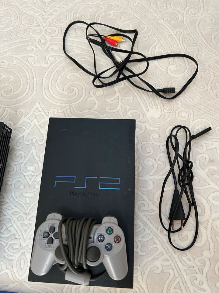 2 STÜCK Sony Playstation 2 Fat Spielkonsole - Schwarz + 19 Spiele in Elz