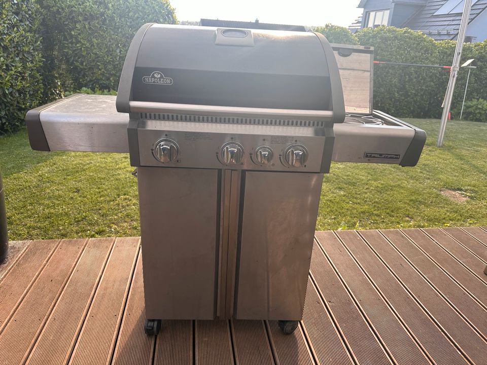 Reserviert Napoleon Triumph T410 Gasgrill 3 Brenner (einer geht) in Filderstadt