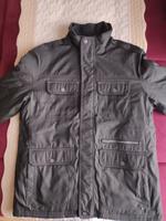 Leichte Winterjacke in schwarz zu verkaufen, Größe 56 Hessen - Rüsselsheim Vorschau
