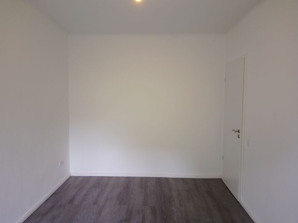 Anfragen NUR per E-Mail. XL-2-Zimmer EG-Wohnung mit Balkon Nähe Innenstadt. in Bremerhaven