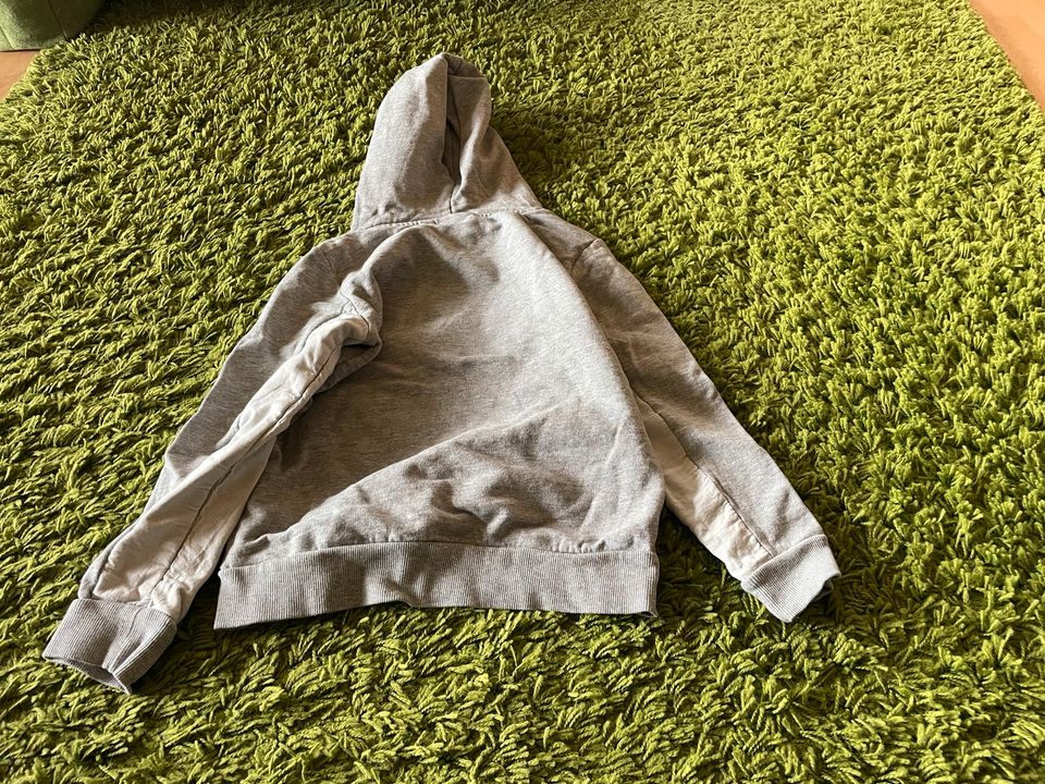 Grauer Hoodie, Kapuzensweat Gr. 140 neu in Abenberg