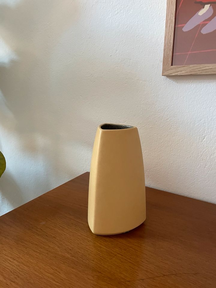 Vintage Amano Keramik dreieckige Vase gelb Westdeutschland in Braunschweig