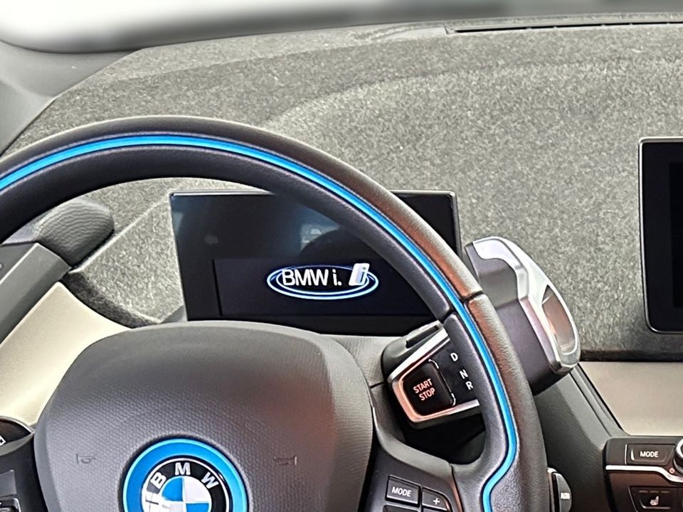 BMW i3s*LED*NaviProf.*DAB*SHZ*Tempo.*PDC*Wärmepumpe* in Erding