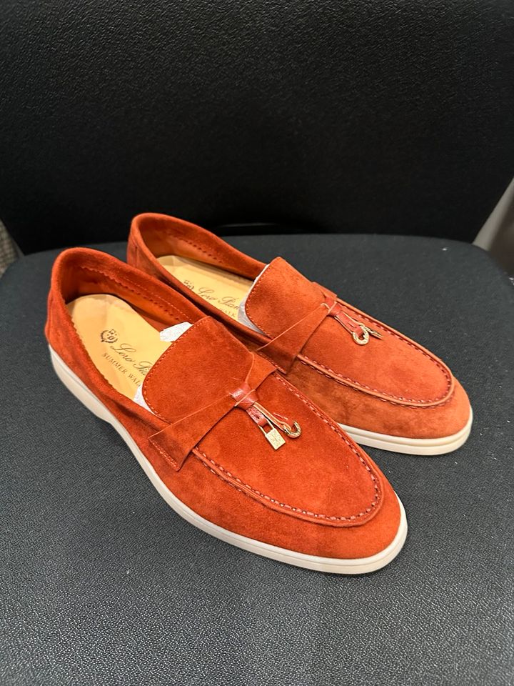 Originale und neue Loro Piana Loafers Orange/Braun 40 Velourslede in Frankfurt am Main