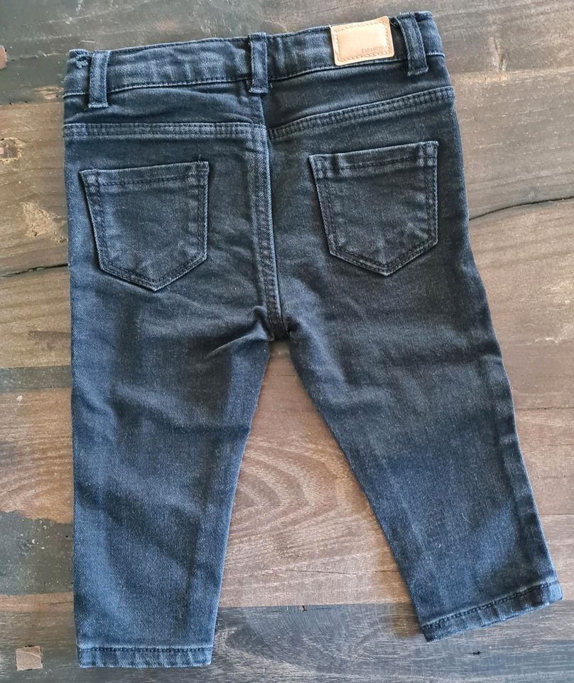 Süße Jeans von Zara schwarz Größe 74 sehr guter Zustand in Jettingen-Scheppach