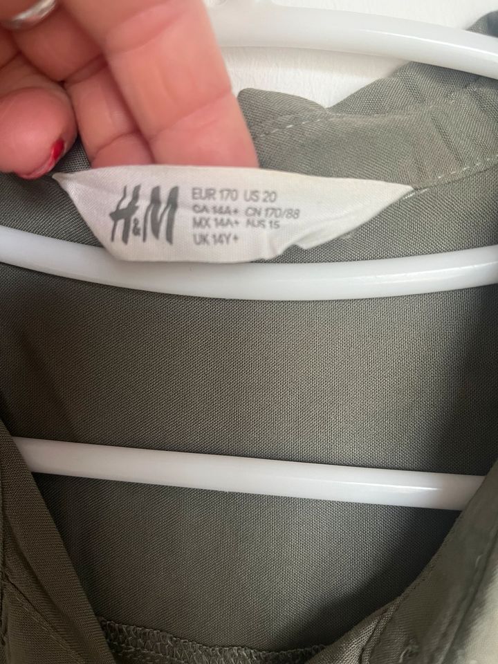 H&M Top grün Gr. 170 in München