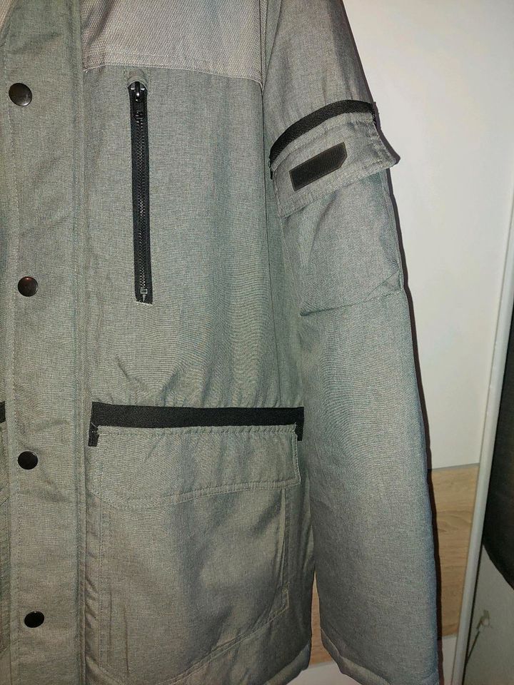 Jack &Jones Winterjacke hellgrau XL Mütze mit Fell in Velbert