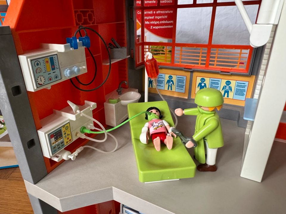 Playmobil Krankenhaus Kinderklinik 6657+6443+6445+6662+6663+70587 in Berlin