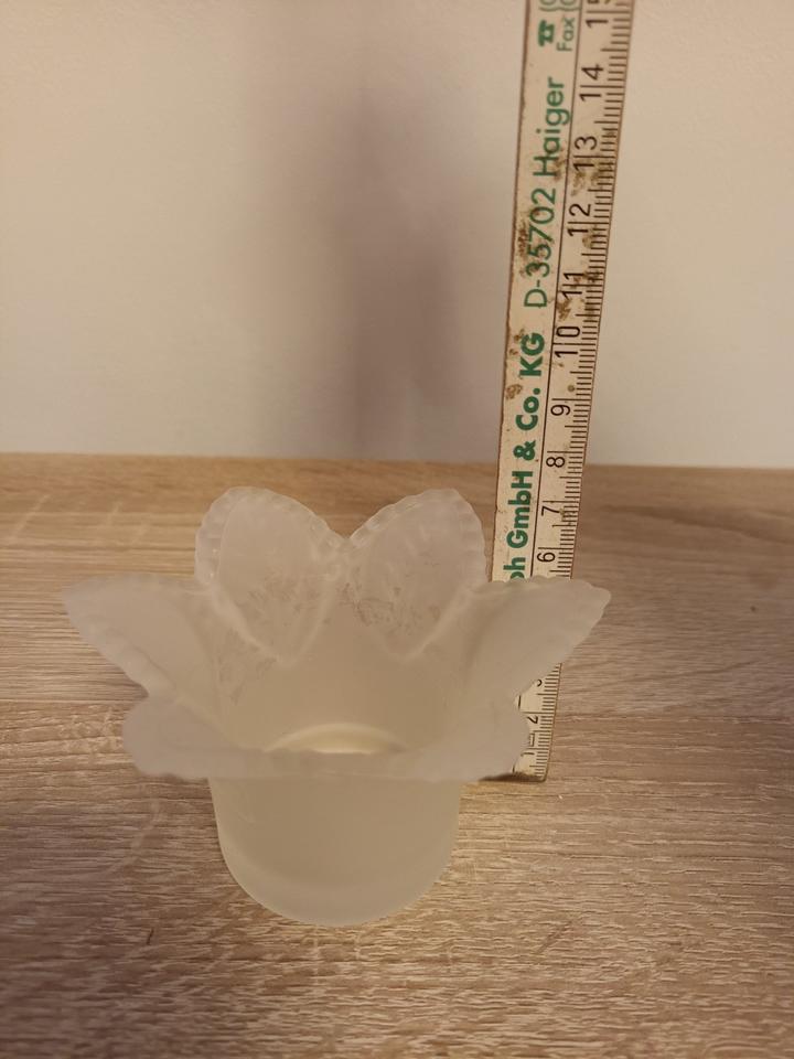 Kerzenhalter, Weiß, matt, Blumenform, Teelichthalter, Glas, 9cm in Radeberg