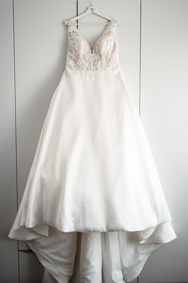 Brautkleid „Charleston“ von Pronovias in Bad Vilbel