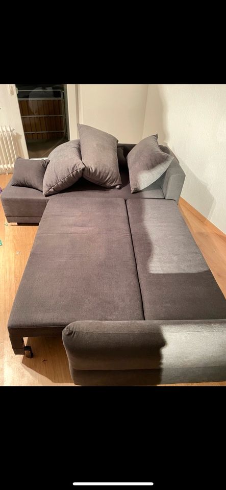 Sofa ist in gutem Zustand in Lage